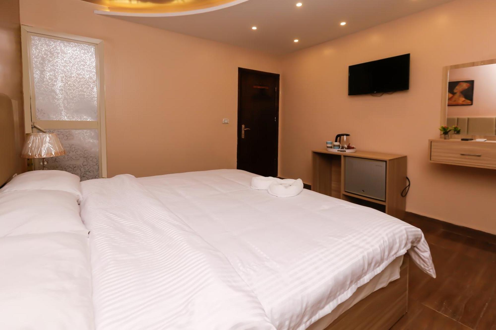 Pyramids Express View Hotel Kafret el-Gabal Екстериор снимка
